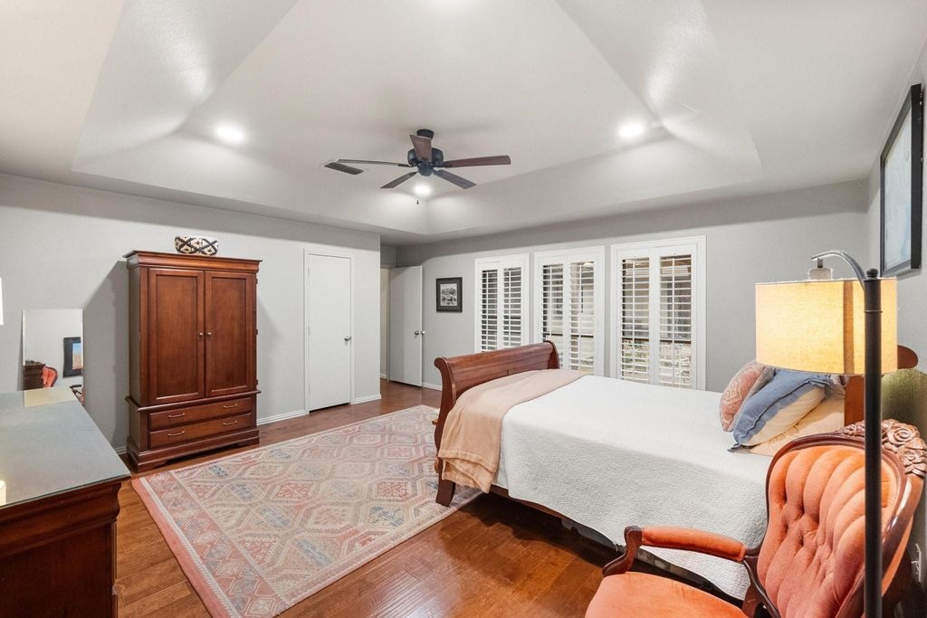 Master Bedroom with Tray Ceiling & Plantation Shutters