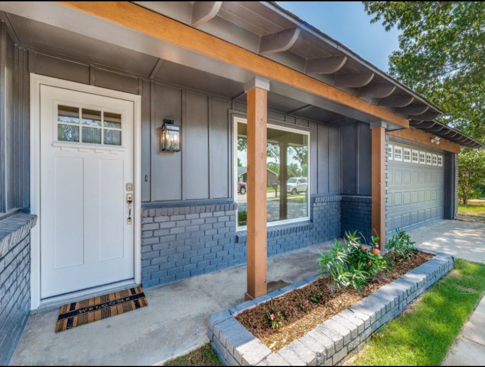 Front Entry & Porch Detail